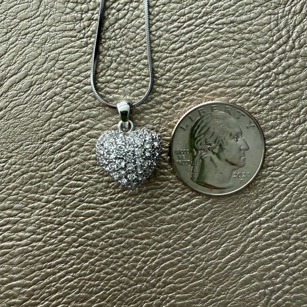 Elegant Silver Heart Pendant Necklace with Cubic Zirconia - Picture 8 of 10